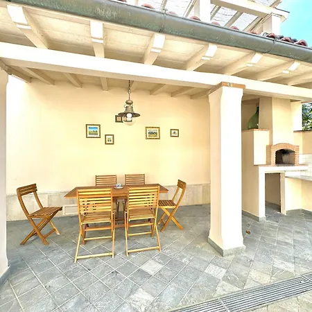Rustico 200mt By The Sea بيت للعطل *